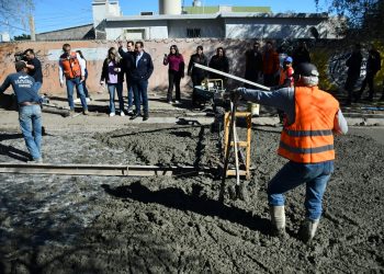 Visita Toño Astiazarán obras en proceso en el bulevar Agustín Zamora
