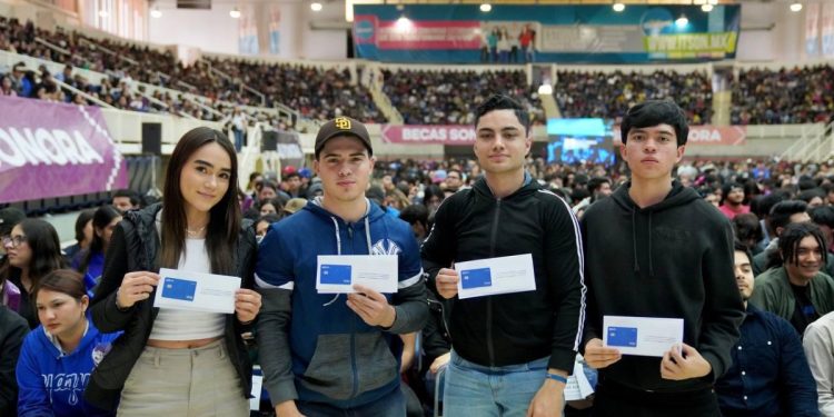 Encabeza Gobernador Durazo inicio de obras en parque industrial Kyungshin y beneficia a universitarios con becas en Cajeme