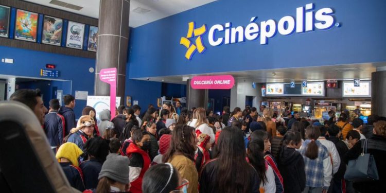 Instituto Sonorense de la Juventud lleva a miles de estudiantes al cine