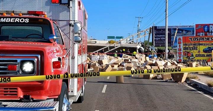 Vuelca otro tractocamión en la carretera Hermosillo-Nogales