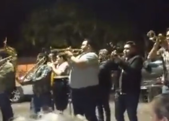 ¡Músicos pecho tierra! Balacera causa pánico en fiesta de Cajeme, Sonora
