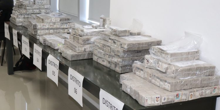 Llegan a Sonora papeletas electorales para votar; y destruyen credenciales del INE