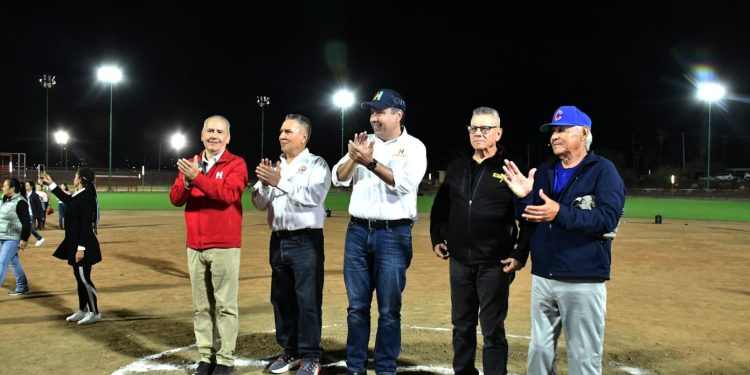 Inaugura Toño Astiazarán el tercer campo de béisbol en El Cárcamo