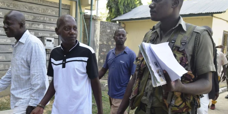 Acusan a 95 personas de una secta apocalíptica por la muerte de 429 feligreses en Kenia