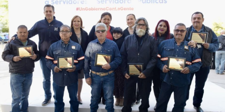 Reconoce Ayuntamiento de Hermosillo a servidoras y servidores públicos&nbsp;