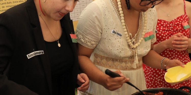 Realizan XV Muestra Gastronómica alumnos de la Licenciatura en Ciencias Nutricionales