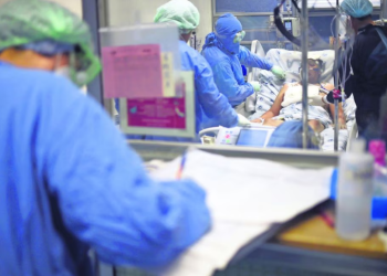 Colectivos presentan denuncia por manejo de la pandemia de Covid-19