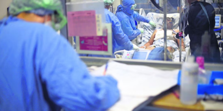 Colectivos presentan denuncia por manejo de la pandemia de Covid-19