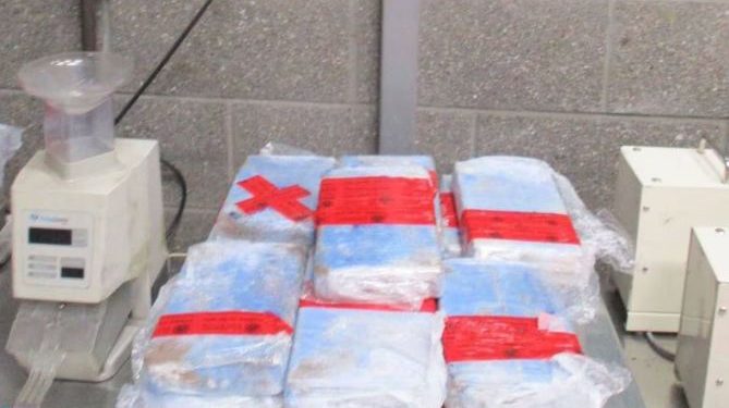 Incautan en España 1.8 toneladas de metanfetamina del Cártel de Sinaloa