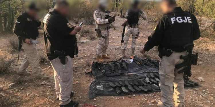 Aseguran 15 'cuernos de chivo' y cargadores en la zona norte de Sonora