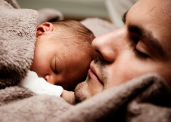 Avanza en Senado incremento de 20 días a licencia de paternidad 