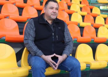 Carlos Emilio Acosta llega al Salón de la Fama a reunirse con el “Cangas”