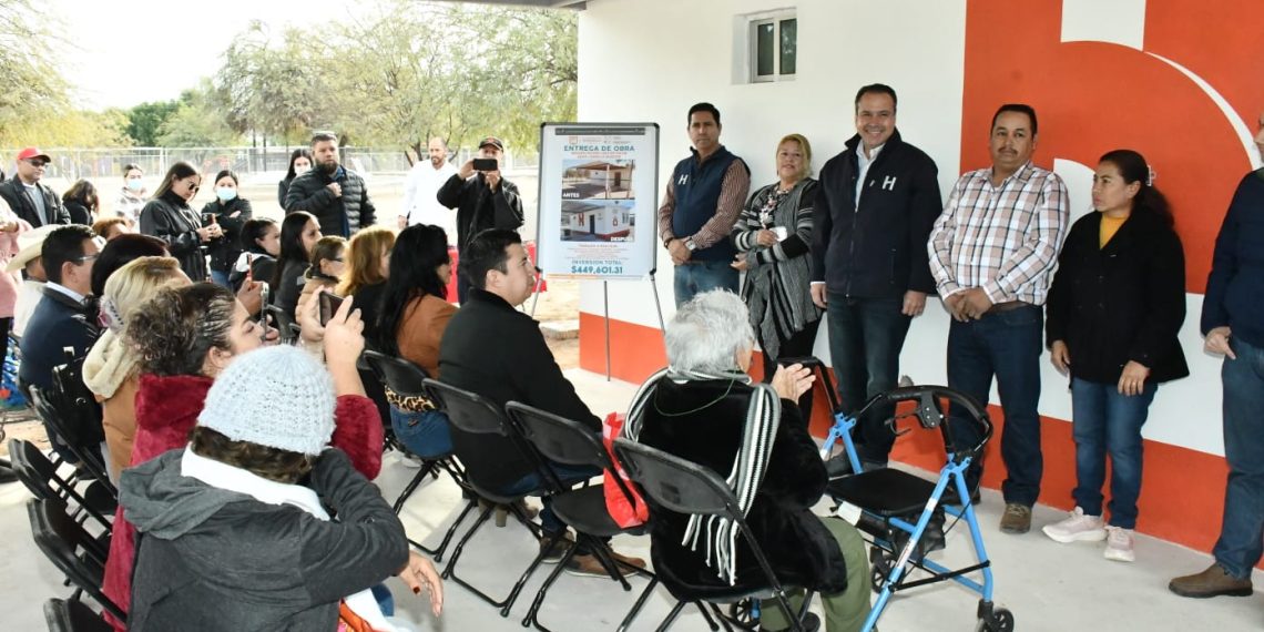 Inaugura Toño Astiazarán clínica para policías y bomberos y sus hijos en Miguel Alemán