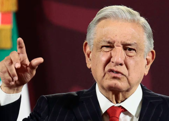 “Están en derecho de manifestarse, solo que les hago un llamado a que no abusen”: AMLO a estudiantes de Ayotzinapa