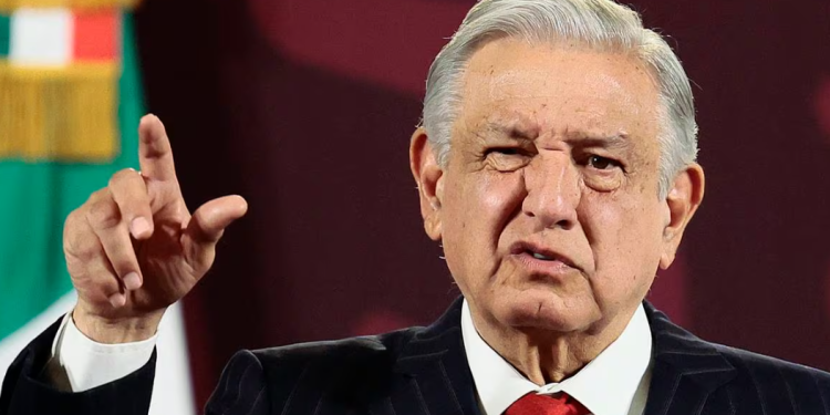 “Están en derecho de manifestarse, solo que les hago un llamado a que no abusen”: AMLO a estudiantes de Ayotzinapa