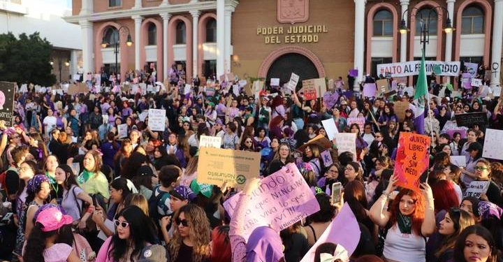 Mujeres alzan la voz en Hermosillo; exigen justicia y no más feminicidios (FOTOS)