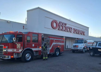 Atienden incendio en Office Depot de Luis Encinas y Reforma