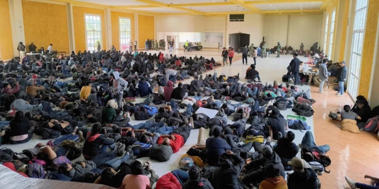 Rescatan a 726 migrantes de una bodega en Tlaxcala
