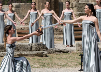 La llama de los Juegos Olímpicos de París 2024 ha sido encendida en Olimpia