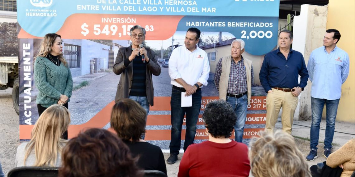 Inician Toño Astiazarán la pavimentación de la calle Villa Hermosa