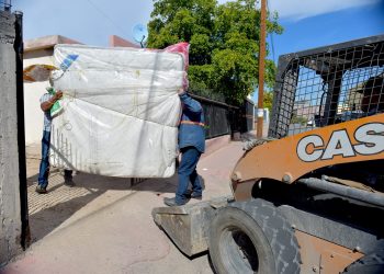 Lleva Ayuntamiento jornada de descacharre a Villa de Seris