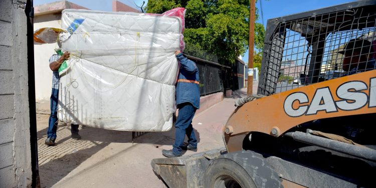Lleva Ayuntamiento jornada de descacharre a Villa de Seris