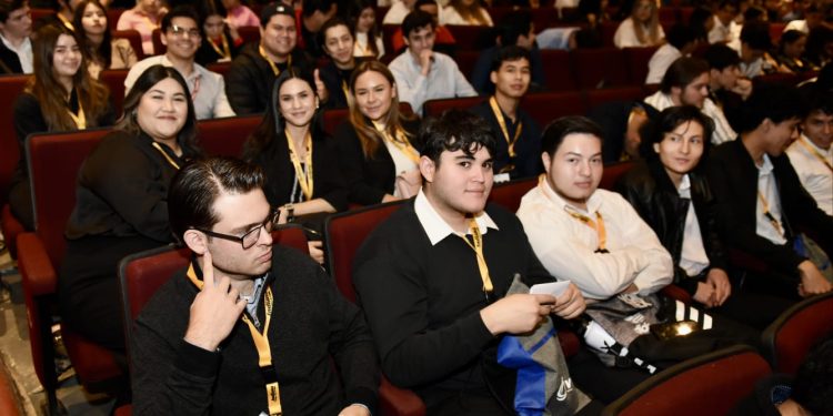 Comparte Gobierno Municipal perspectiva de las nuevas generaciones de ingenieros