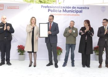 Entregan a Toño Astiazarán Certificación Policial Ciudadana CERTIPOL