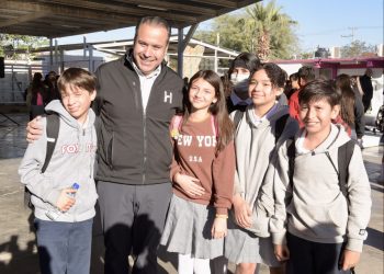 Comparte Toño Astiazarán programas municipales con alumnado de la secundaria 7