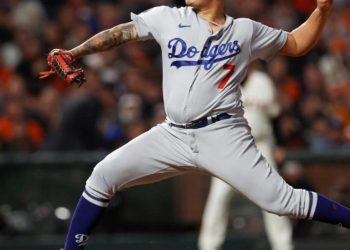 Julio Urías aparece en la lista de mejores pitchers de la agencia libre de MLB 