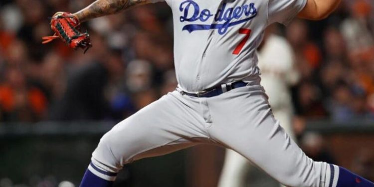 Julio Urías aparece en la lista de mejores pitchers de la agencia libre de MLB 