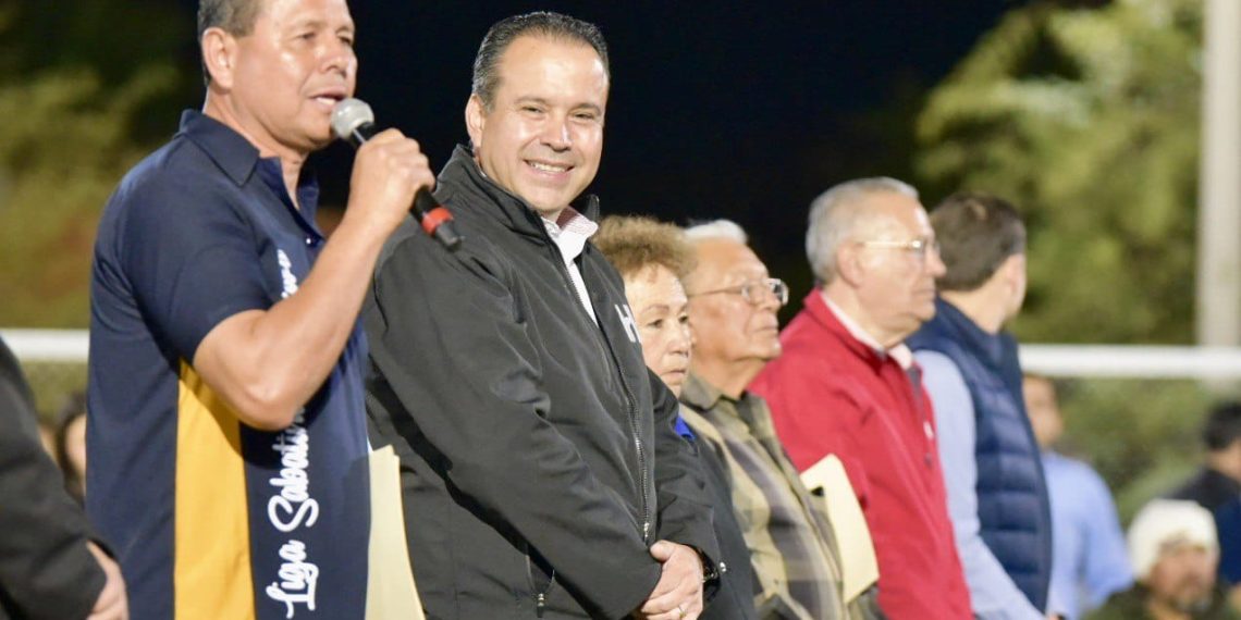Constata Toño Astiazarán transformación en parque de la colonia Palo Verde