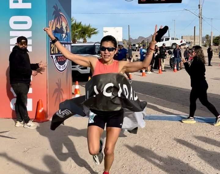 Norma Morales y José Manuel Ríos se estrenan como campeones en el Primer Medio Maratón en Bahía de Kino “21K-INO RUN”