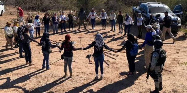 Buscadoras encuentran dos fosas clandestinas en Guaymas