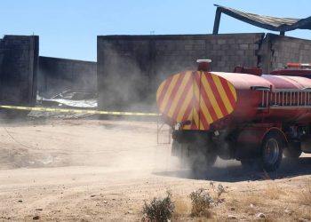 Se incendia taller con presunto depósito de combustibles, al sur de Hermosillo