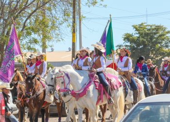 Participan diputadas y diputados en la “14 Cabalgata con Aroma de Mujer”