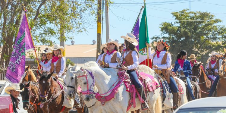 Participan diputadas y diputados en la “14 Cabalgata con Aroma de Mujer”