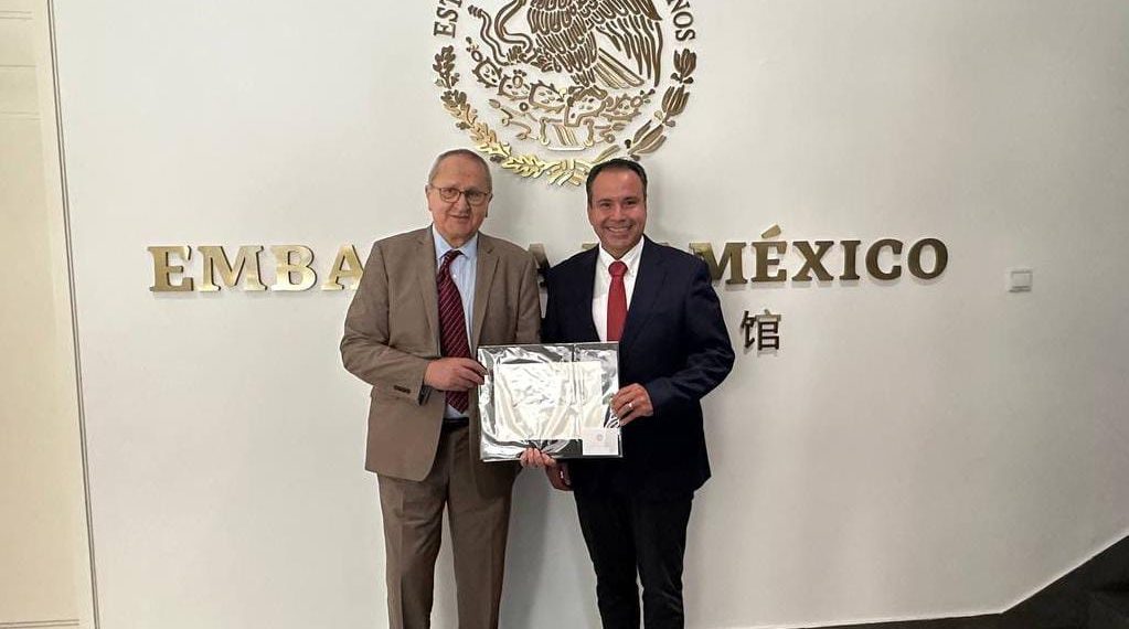 Busca Toño Astiazarán atraer inversiones de China y soluciones novedosas a temas de agua y electromovilidad.