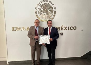 Busca Toño Astiazarán atraer inversiones de China y soluciones novedosas a temas de agua y electromovilidad.