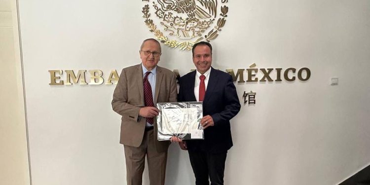 Busca Toño Astiazarán atraer inversiones de China y soluciones novedosas a temas de agua y electromovilidad.