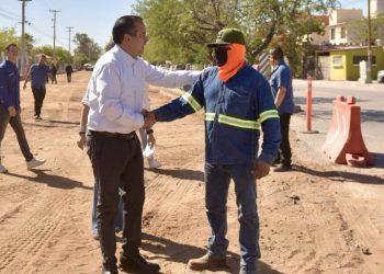 Supervisa “Toño” Astiazarán rehabilitación del bulevar Cimarrón.