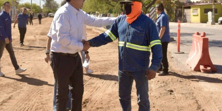 Supervisa “Toño” Astiazarán rehabilitación del bulevar Cimarrón.