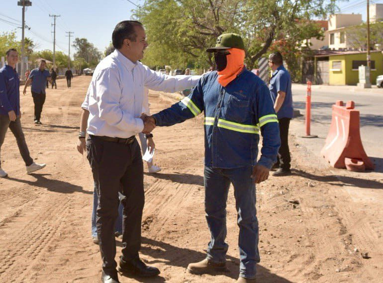 Supervisa “Toño” Astiazarán rehabilitación del bulevar Cimarrón.