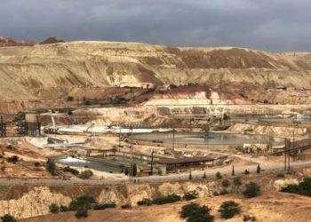 Diez años después, Larrea desdeña daños por derrame en el río Sonora.