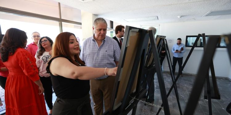 Fortalece SEC Sonora organización y cuidado de documentos educativos históricos.