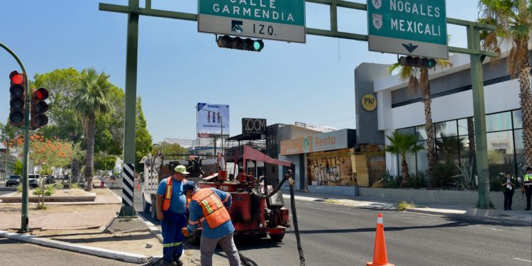 Aplica Ayuntamiento de Hermosillo mantenimiento a vialidades principales.