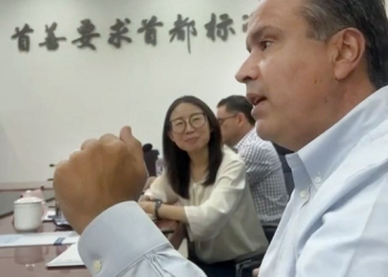 Visita Toño Astiazarán empresas líderes en sustentabilidad ambiental y reciclaje en China.