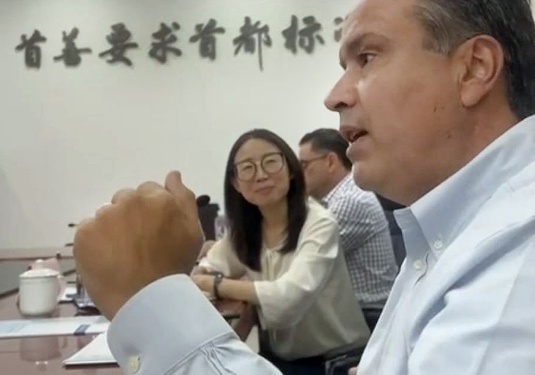 Visita Toño Astiazarán empresas líderes en sustentabilidad ambiental y reciclaje en China.