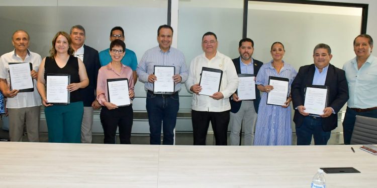 Colegios de profesionistas y organismos empresariales hacen alianza con Toño Astiazarán.