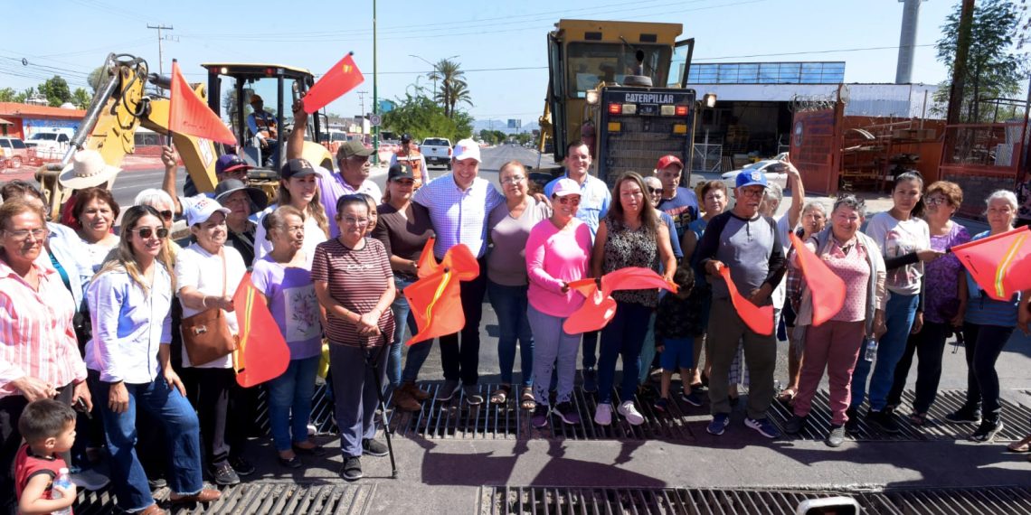 Inicia Toño Astiazarán pavimentación con concreto en tramo del bulevar Solidaridad.
